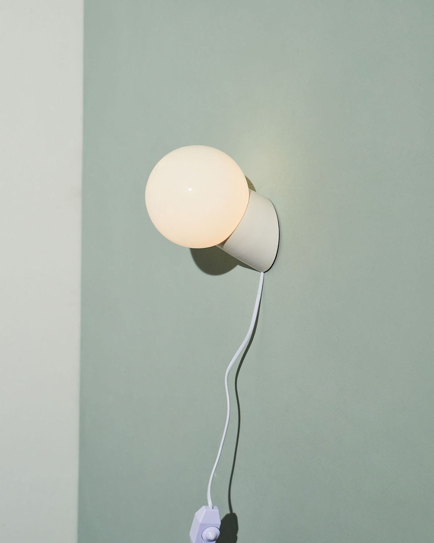 Bauhaus Wall Lamp Ball  - Medium (l)