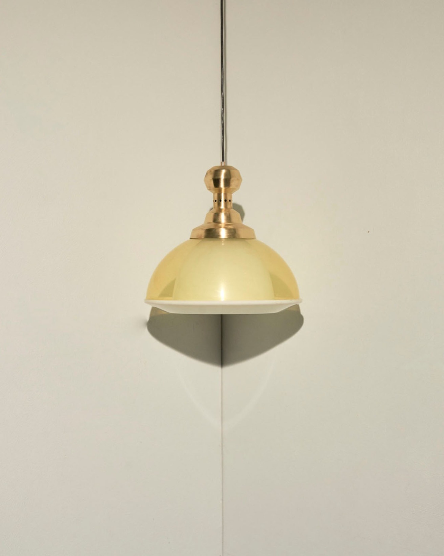 Italian Vintage Perspex Pendant Lamp (lemon)