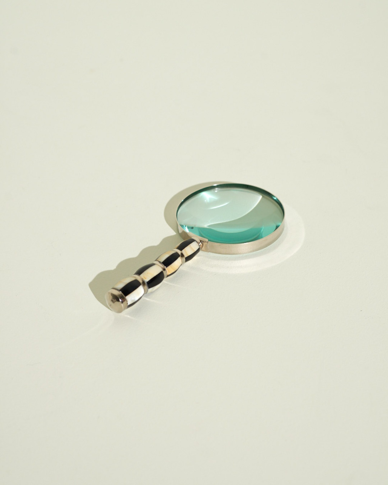 Perl Grip Magnifying Glass