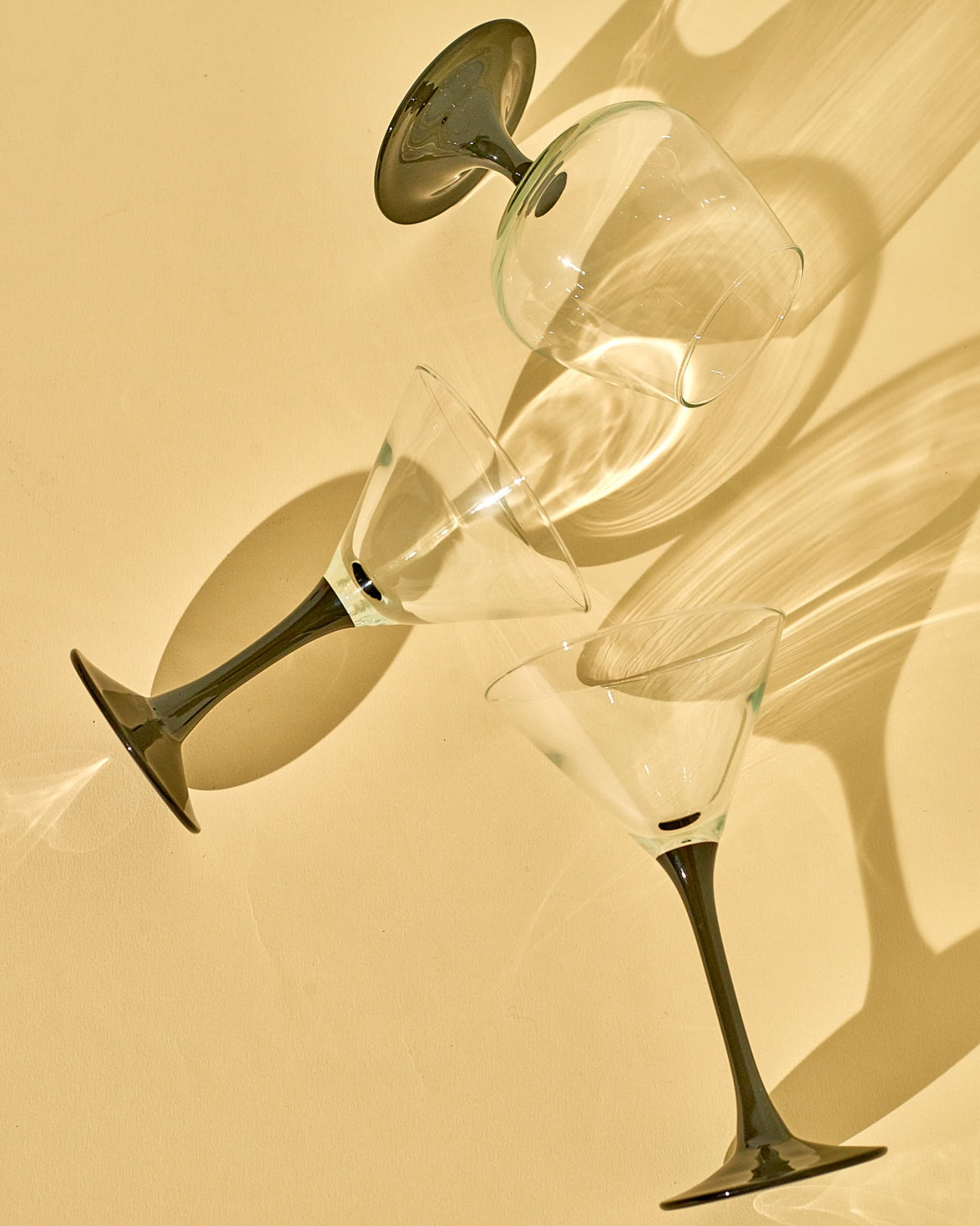 #1898 / Luminarc Glass Black Base - Martini ( Medium)