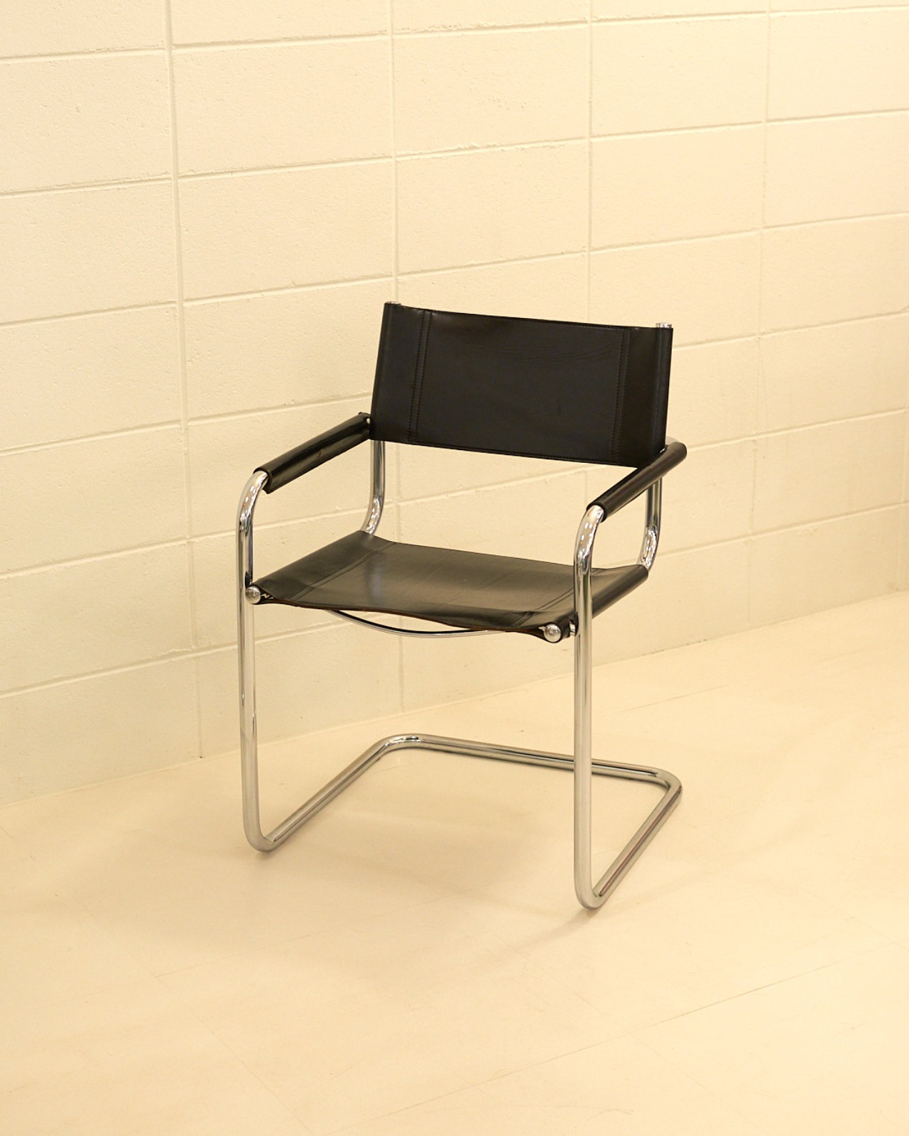 #8182 / MG5 Chair By Mart Stam &amp; Marcel Breuer (black)