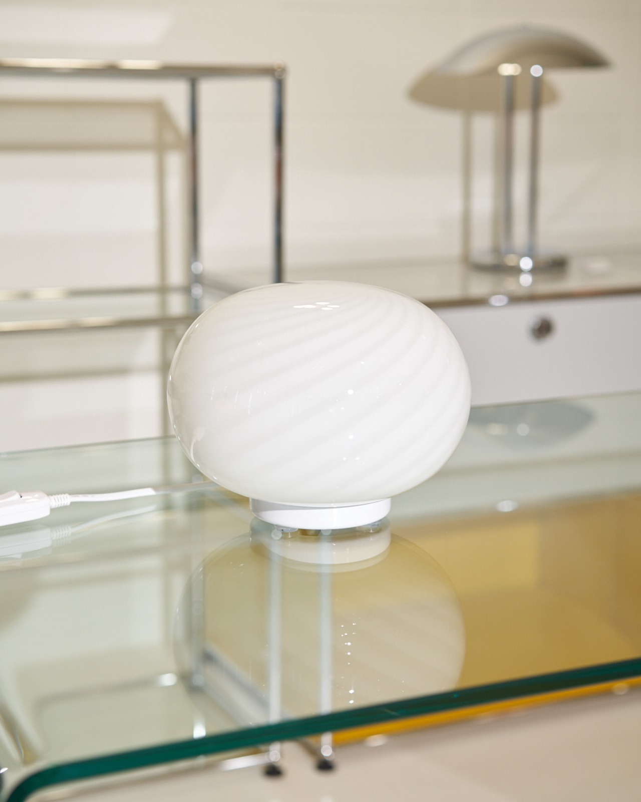 Murano Glass Ball Table Lamp (white)
