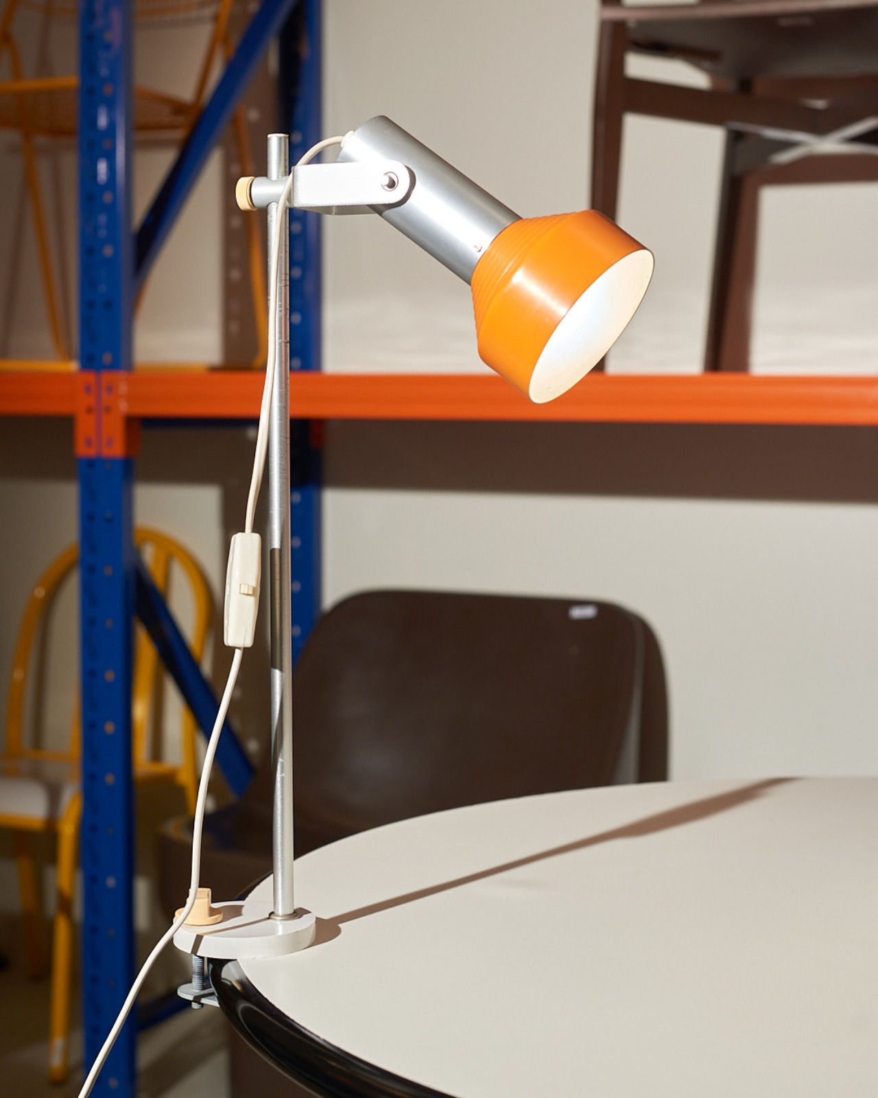 #9412 / Vintage Metal Table Lamp 70s (Orange)
