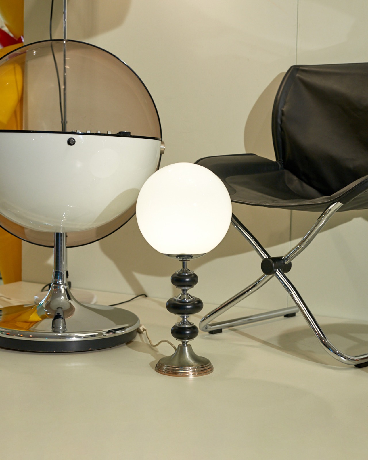 #10342 / Goffredo Reggiani Opal Table Lamp 60s